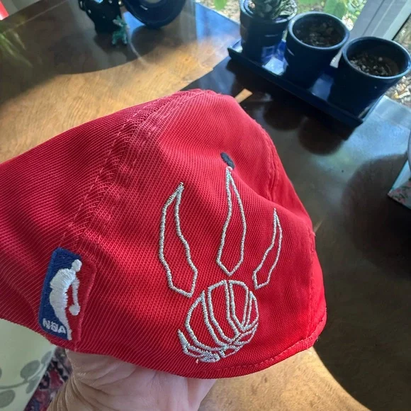 OFFICIAL NBA RED RAPTORS CAP - Picture 6 of 9